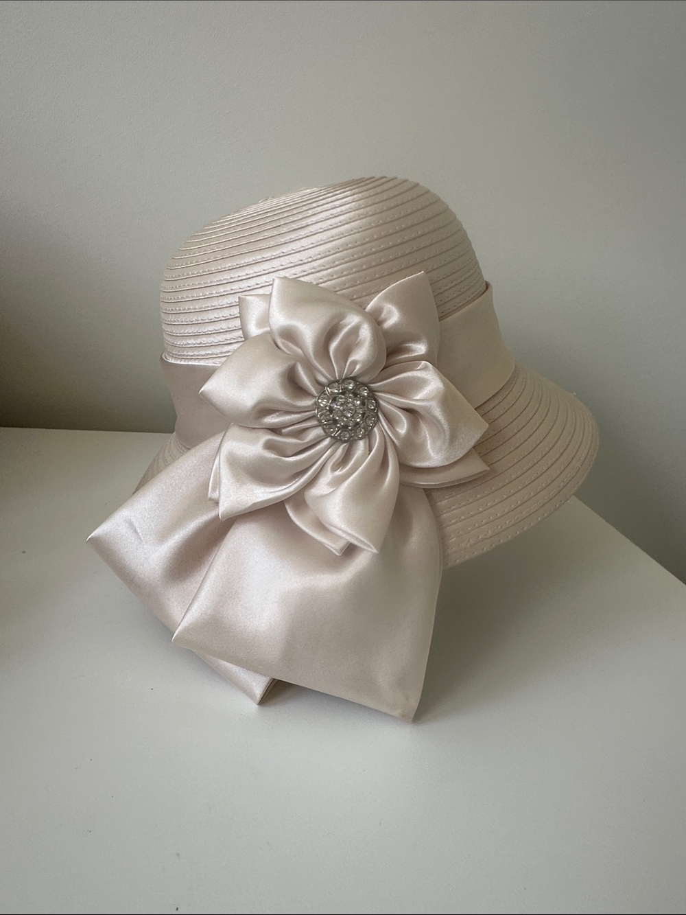 Elegant Satin Flower Cloche Hat - Ivory